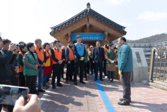 2025년 3월 19일 공주시-애터미(주) 제민천변 장미식재 [왕릉교 일원] 이미지