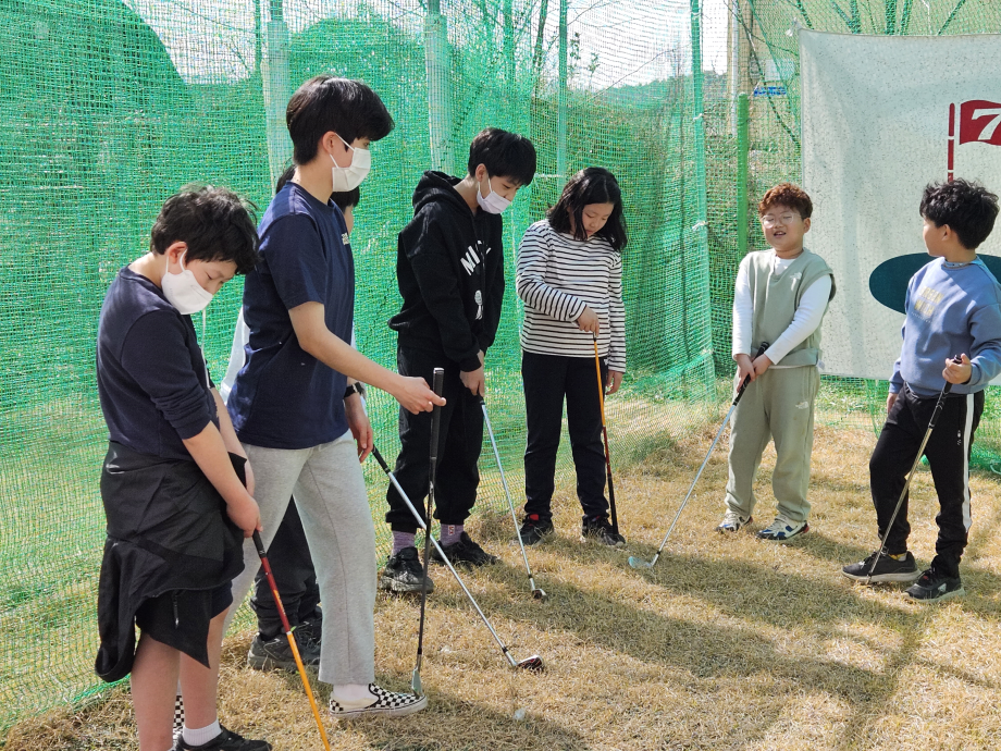 2023 우성면 상반기 프로그램 '상서 어린이 골프' 이미지